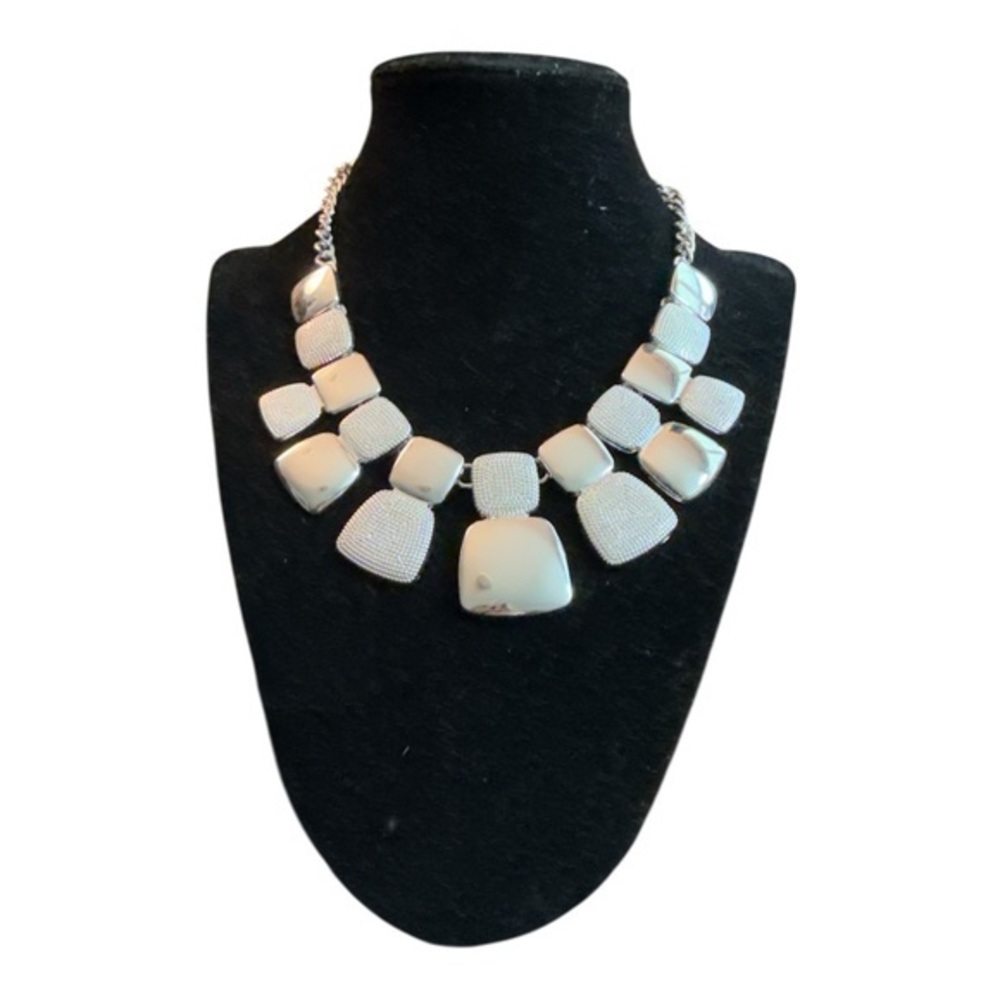 Liz Claiborne Silver Statement Necklace Geometric Modern Chic Adjustable Length